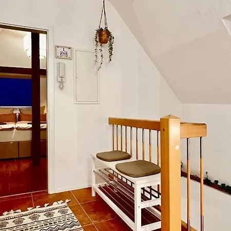 Klimatisierte Dachgeschoss-oase Mit 3 Schlafzimmern, Blick & Komfort *