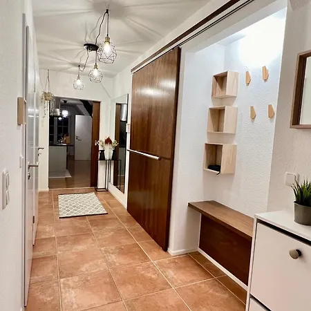 Appartement Klimatisierte Dachgeschoss-oase Mit 3 Schlafzimmern, Blick & Komfort Kehl