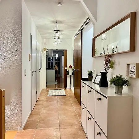 Klimatisierte Dachgeschoss-oase Mit 3 Schlafzimmern, Blick & Komfort * Kehl