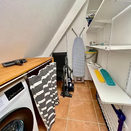 Klimatisierte Dachgeschoss-oase Mit 3 Schlafzimmern, Blick & Komfort Appartamento