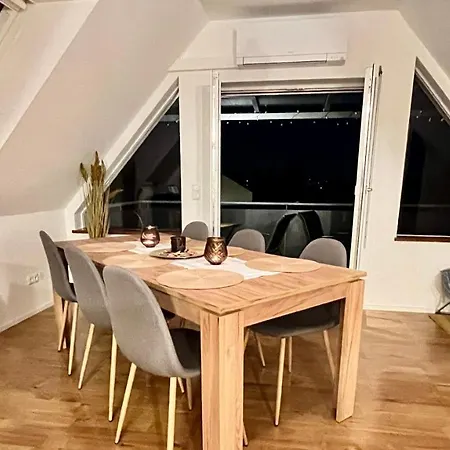 Klimatisierte Dachgeschoss-oase Mit 3 Schlafzimmern, Blick & Komfort