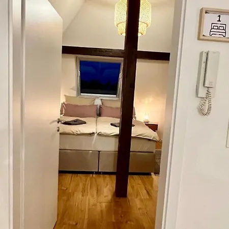 Klimatisierte Dachgeschoss-oase Mit 3 Schlafzimmern, Blick & Komfort Appartement Kehl