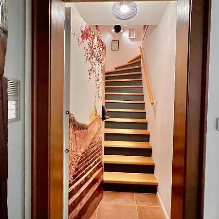 Klimatisierte Dachgeschoss-oase Mit 3 Schlafzimmern, Blick & Komfort Kehl