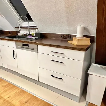 Klimatisierte Dachgeschoss-oase Mit 3 Schlafzimmern, Blick & Komfort Appartement Kehl