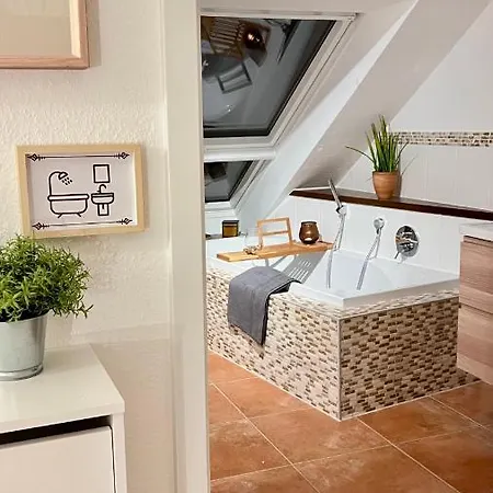 Klimatisierte Dachgeschoss-oase Mit 3 Schlafzimmern, Blick & Komfort *