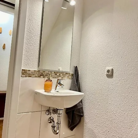 Klimatisierte Dachgeschoss-oase Mit 3 Schlafzimmern, Blick & Komfort *